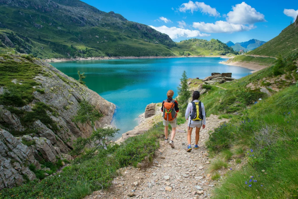 verano cielo azul excursionismo andante vacaciones